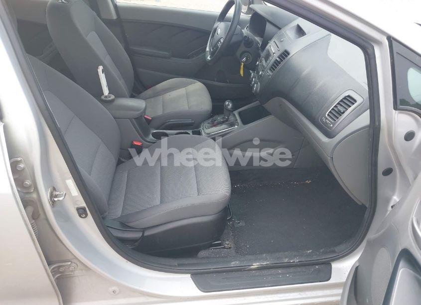 Photo 5 of 2018 Kia Forte LX (VIN 3KPFK4A77JE227802)