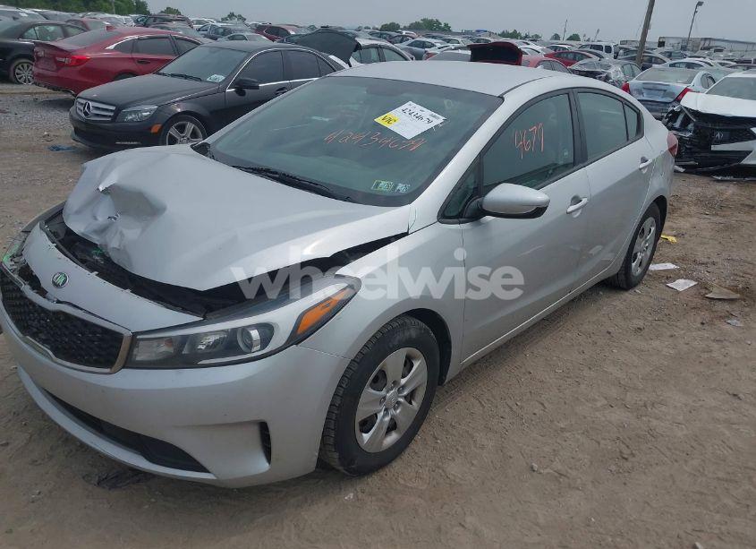 Photo 6 of 2018 Kia Forte LX (VIN 3KPFK4A77JE227802)