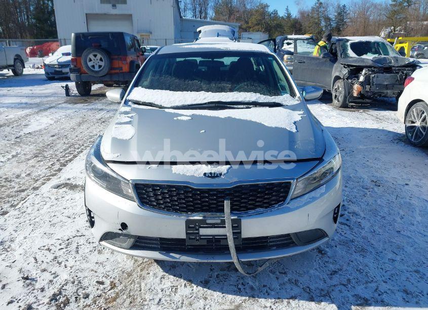 Photo 12 of 2018 Kia Forte LX (VIN 3KPFK4A77JE236371)