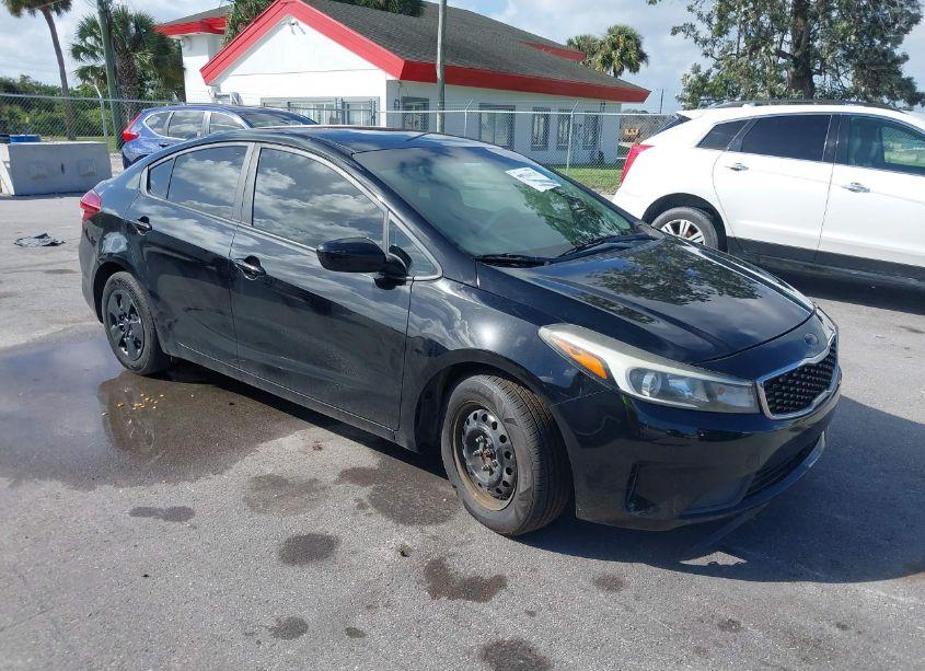 2018 Kia Forte LX (VIN 3KPFK4A77JE254630) main photo