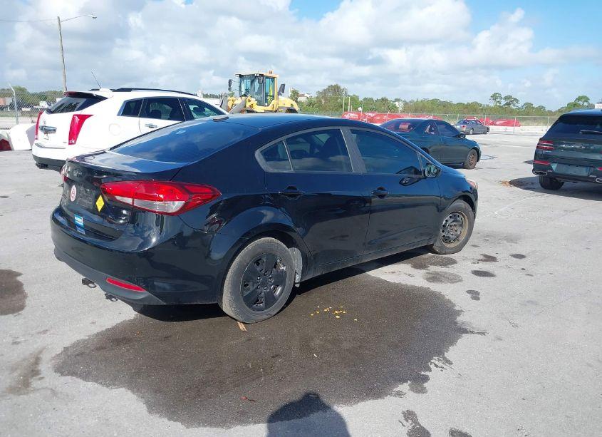 Photo 4 of 2018 Kia Forte LX (VIN 3KPFK4A77JE254630)