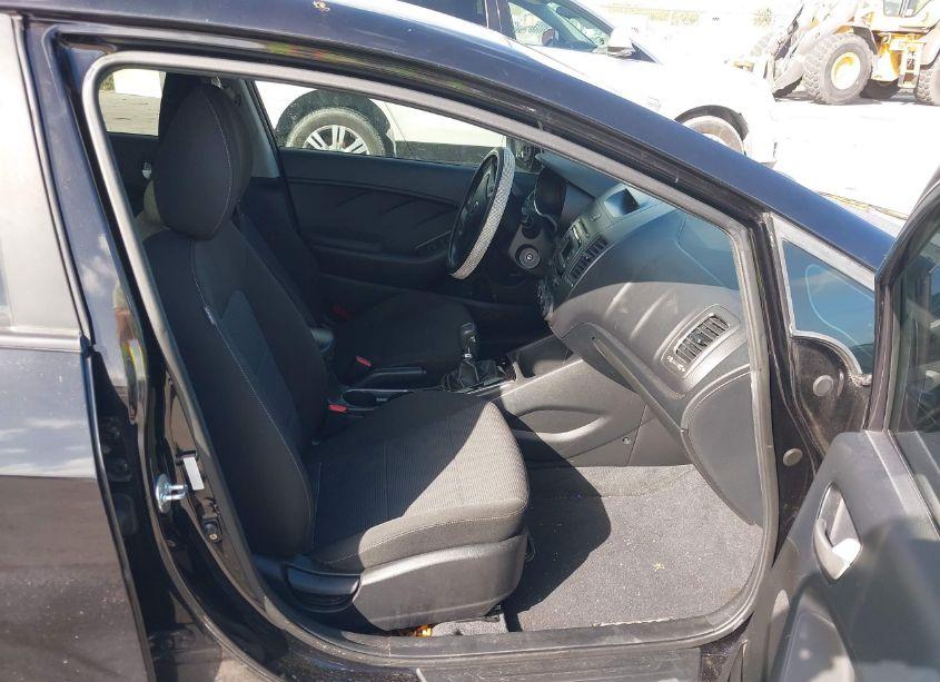 Photo 5 of 2018 Kia Forte LX (VIN 3KPFK4A77JE254630)