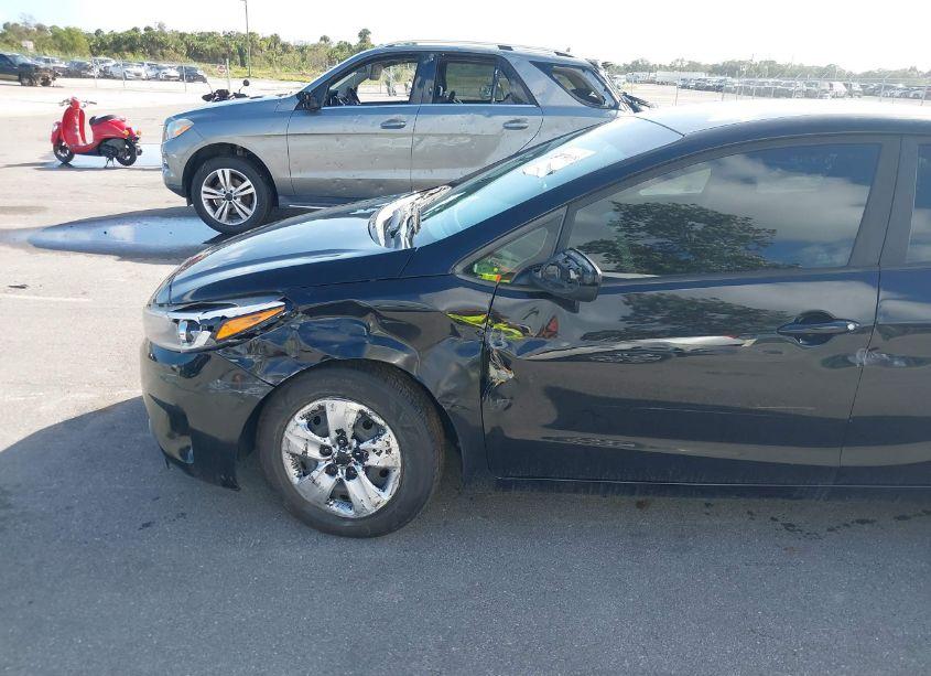 Photo 6 of 2018 Kia Forte LX (VIN 3KPFK4A77JE254630)