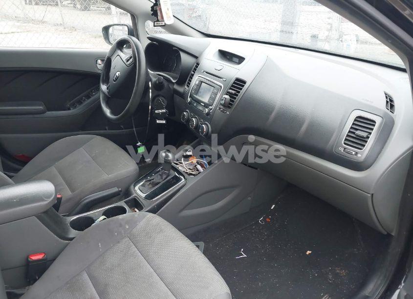 Photo 5 of 2018 Kia Forte LX (VIN 3KPFK4A77JE281083)