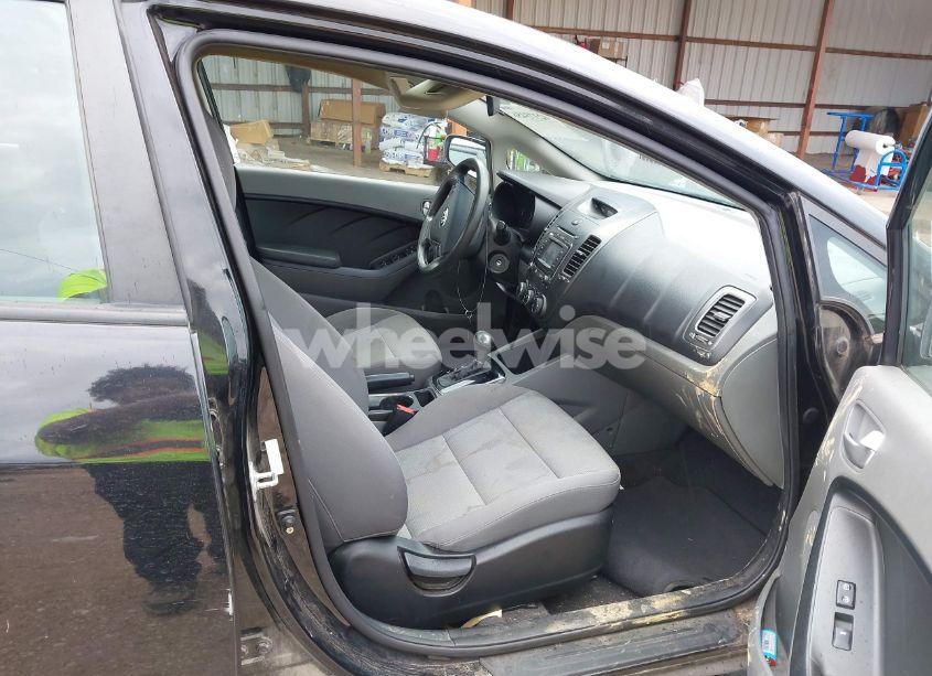 Photo 5 of 2018 Kia Forte LX (VIN 3KPFK4A77JE283531)