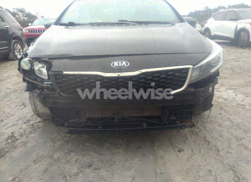 Photo 6 of 2017 Kia Forte LX (VIN 3KPFK4A78HE070615)