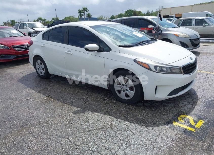 2017 Kia Forte LX (VIN 3KPFK4A78HE072333) main photo