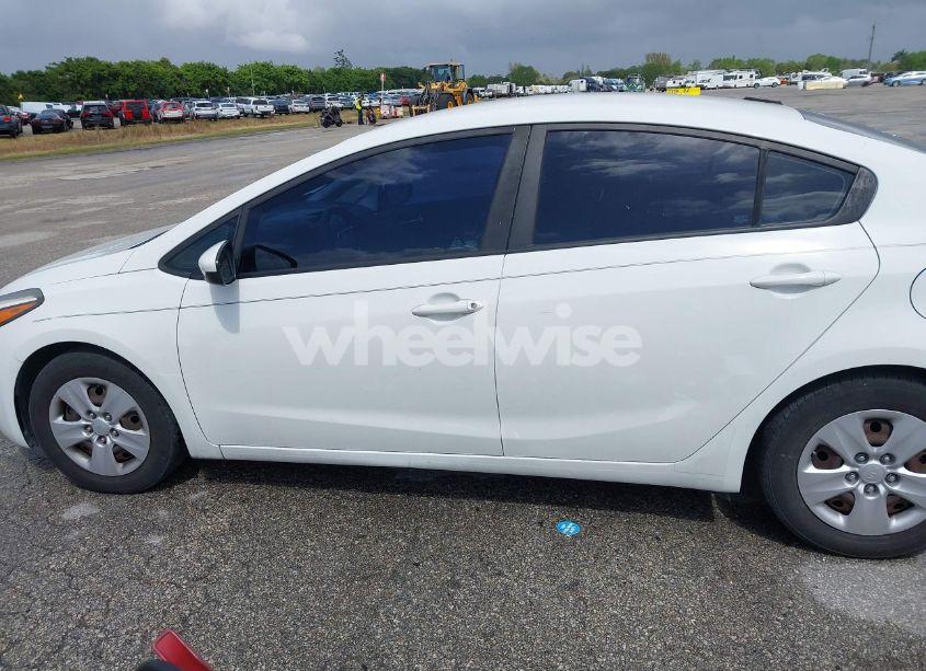 Photo 14 of 2017 Kia Forte LX (VIN 3KPFK4A78HE072333)