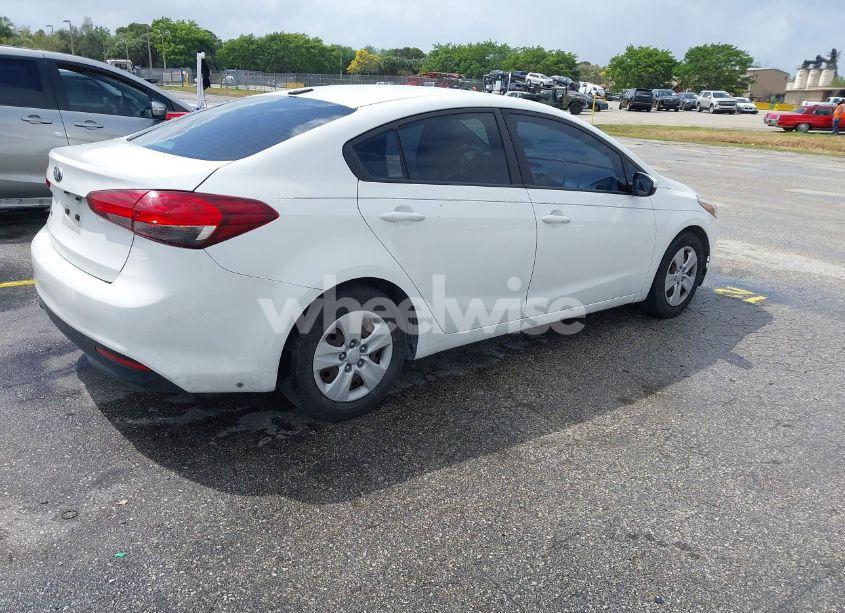 Photo 4 of 2017 Kia Forte LX (VIN 3KPFK4A78HE072333)