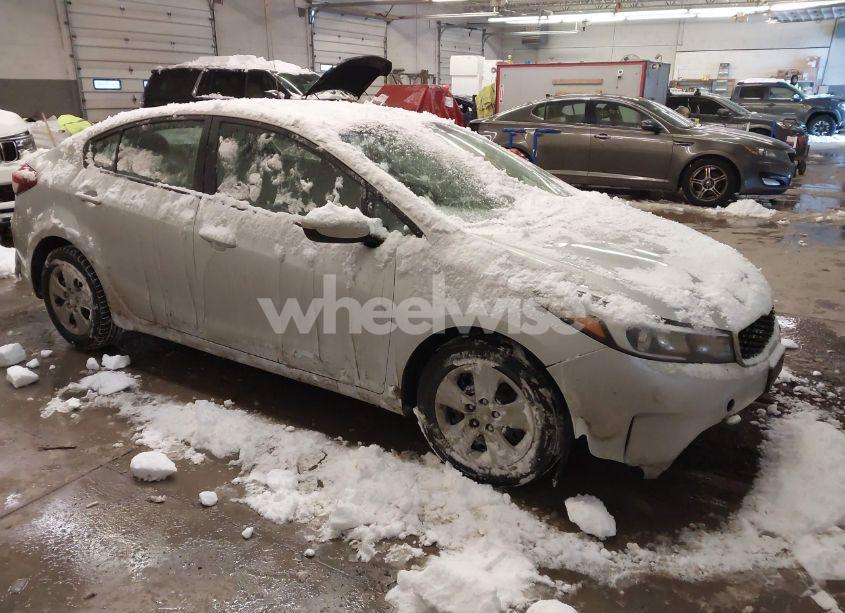 2017 Kia Forte LX (VIN 3KPFK4A78HE101961) main photo