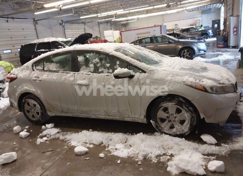 Photo 14 of 2017 Kia Forte LX (VIN 3KPFK4A78HE101961)