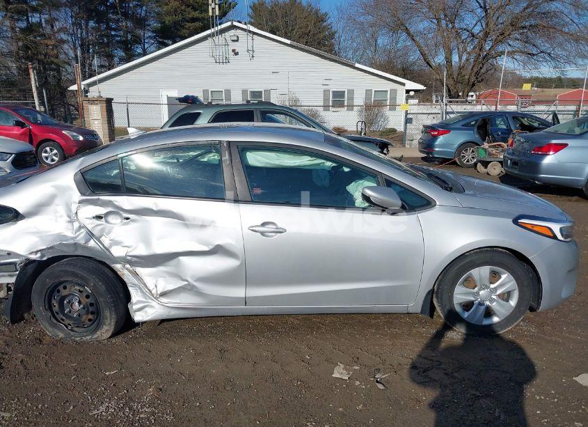 Photo 13 of 2017 Kia Forte LX (VIN 3KPFK4A78HE133583)