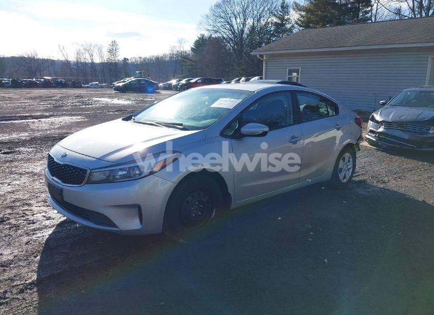 Photo 2 of 2017 Kia Forte LX (VIN 3KPFK4A78HE133583)