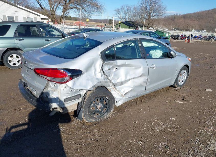 Photo 4 of 2017 Kia Forte LX (VIN 3KPFK4A78HE133583)
