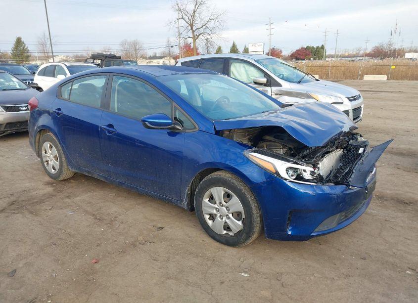 2018 Kia Forte LX (VIN 3KPFK4A78JE170526) main photo