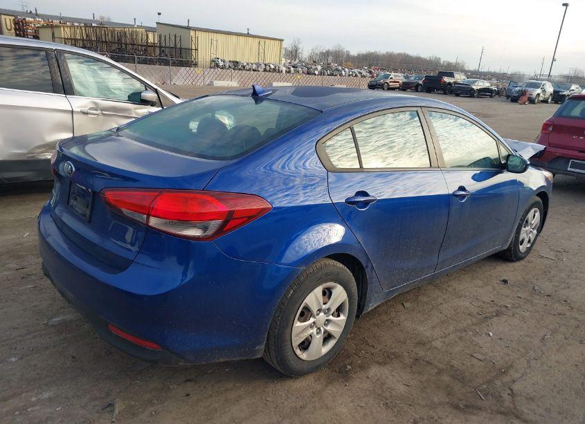 Photo 4 of 2018 Kia Forte LX (VIN 3KPFK4A78JE170526)