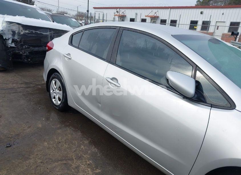 Photo 13 of 2018 Kia Forte LX (VIN 3KPFK4A78JE190890)