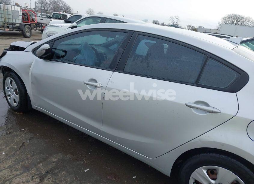 Photo 14 of 2018 Kia Forte LX (VIN 3KPFK4A78JE190890)