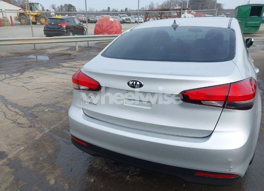 Photo 16 of 2018 Kia Forte LX (VIN 3KPFK4A78JE190890)