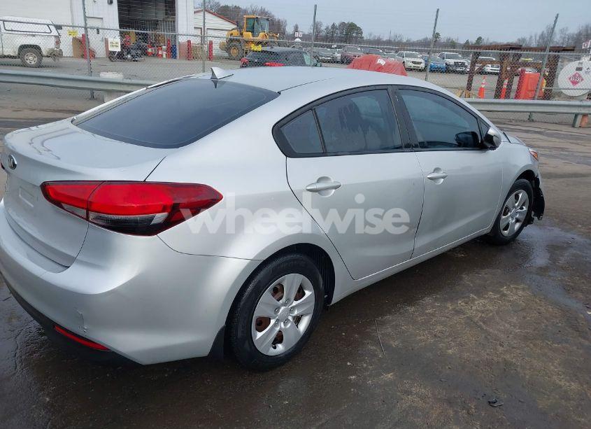 Photo 4 of 2018 Kia Forte LX (VIN 3KPFK4A78JE190890)