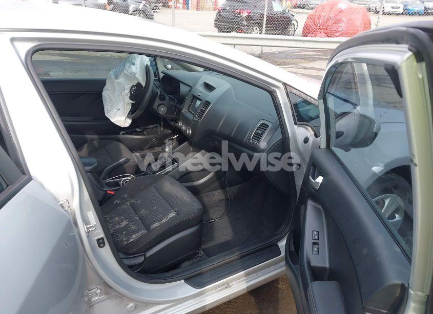 Photo 5 of 2018 Kia Forte LX (VIN 3KPFK4A78JE190890)