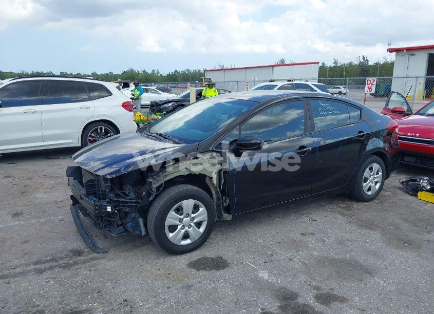 Photo 2 of 2018 Kia Forte LX (VIN 3KPFK4A78JE227114)