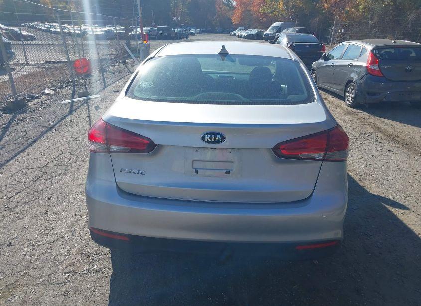 Photo 17 of 2018 Kia Forte LX (VIN 3KPFK4A78JE280704)
