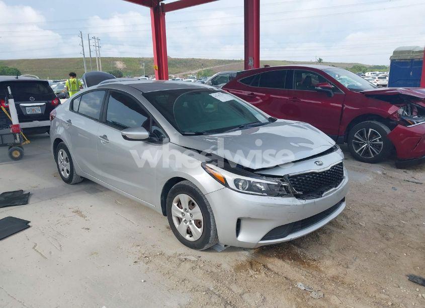 2017 Kia Forte LX (VIN 3KPFK4A79HE020614) main photo