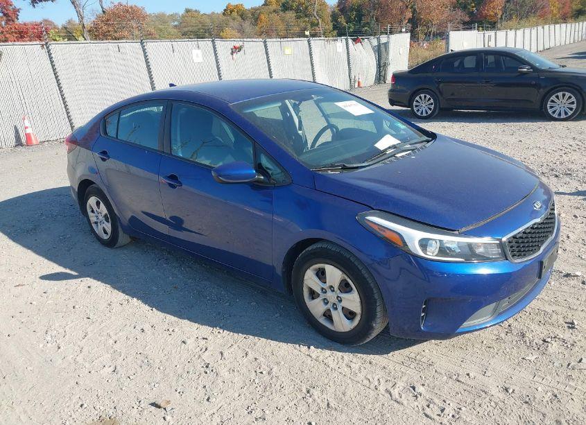 2017 Kia Forte LX (VIN 3KPFK4A79HE052432) main photo