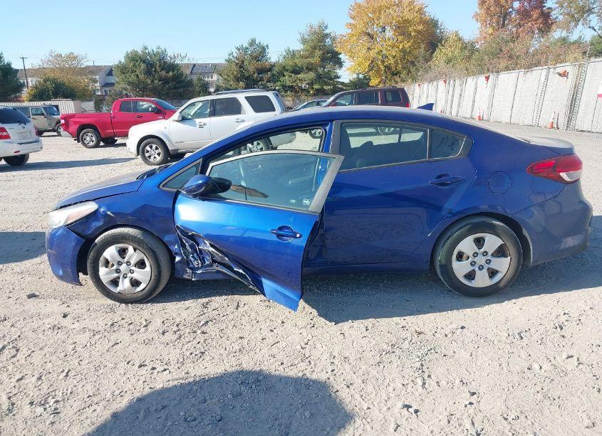 Photo 14 of 2017 Kia Forte LX (VIN 3KPFK4A79HE052432)
