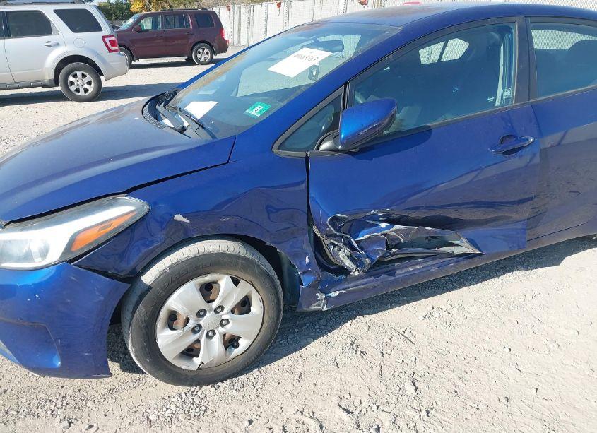 Photo 6 of 2017 Kia Forte LX (VIN 3KPFK4A79HE052432)