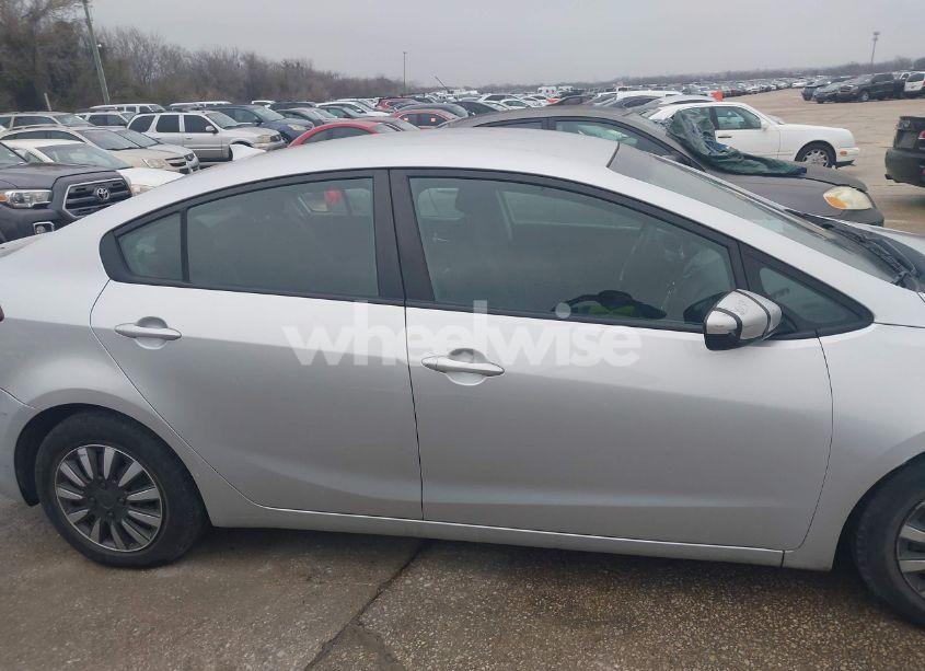 Photo 13 of 2017 Kia Forte LX (VIN 3KPFK4A79HE061289)