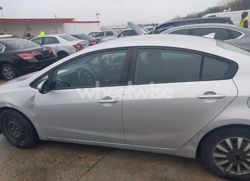 Photo 14 of 2017 Kia Forte LX (VIN 3KPFK4A79HE061289)