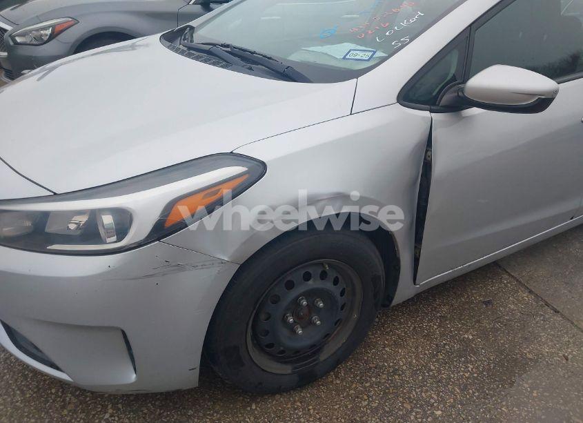 Photo 6 of 2017 Kia Forte LX (VIN 3KPFK4A79HE061289)