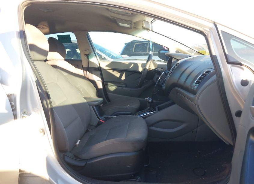 Photo 5 of 2017 Kia Forte LX (VIN 3KPFK4A79HE071479)