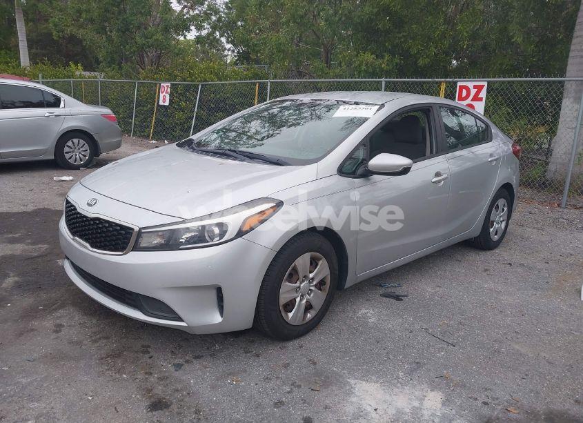 Photo 2 of 2017 Kia Forte LX (VIN 3KPFK4A79HE073829)
