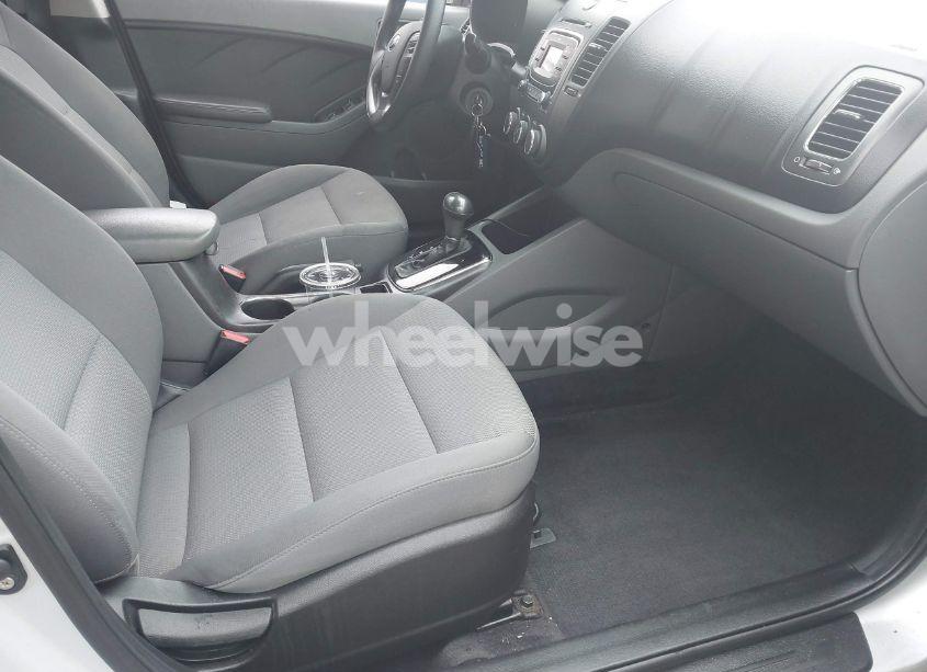 Photo 5 of 2017 Kia Forte LX (VIN 3KPFK4A79HE073829)