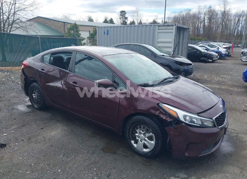 2017 Kia Forte LX (VIN 3KPFK4A79HE077119) main photo