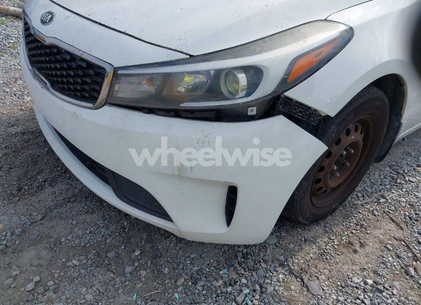 Photo 6 of 2017 Kia Forte LX (VIN 3KPFK4A79HE078173)