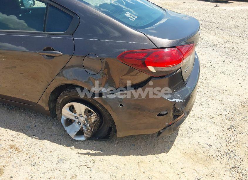 Photo 6 of 2017 Kia Forte LX (VIN 3KPFK4A79HE118123)