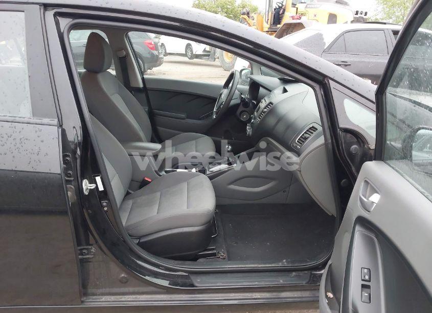 Photo 5 of 2017 Kia Forte LX (VIN 3KPFK4A79HE127596)