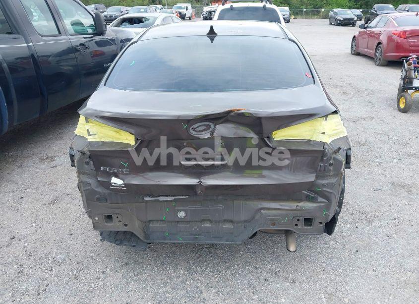 Photo 6 of 2017 Kia Forte LX (VIN 3KPFK4A79HE134323)