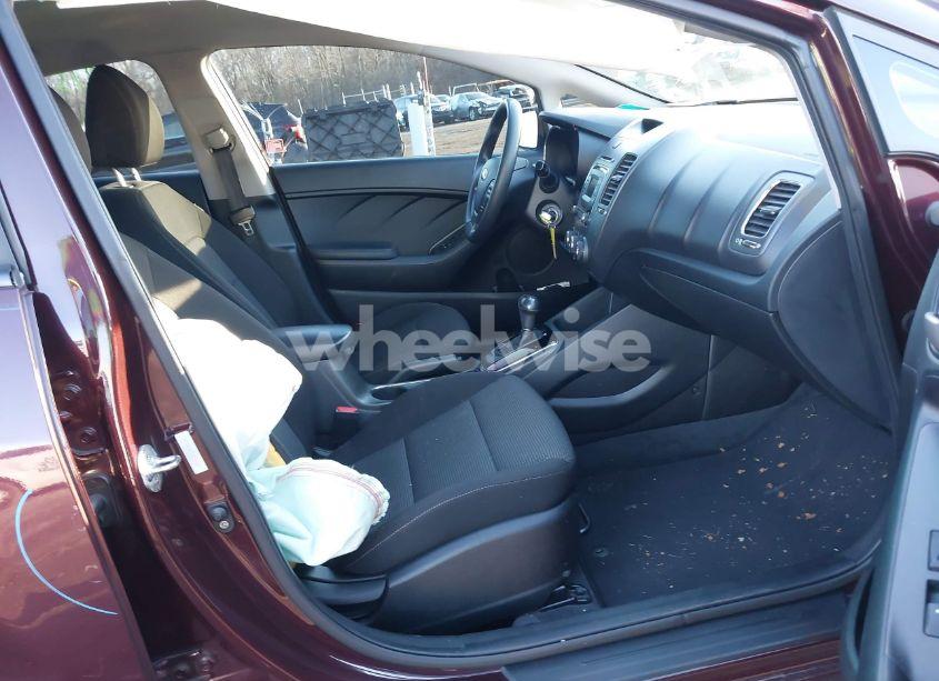 Photo 5 of 2018 Kia Forte LX (VIN 3KPFK4A79JE176349)