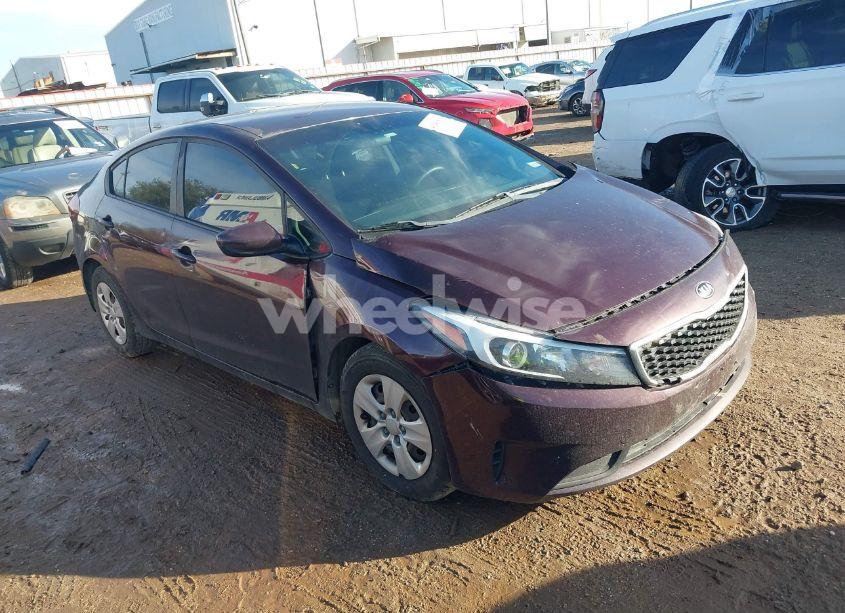 2018 Kia Forte LX (VIN 3KPFK4A79JE179025) main photo