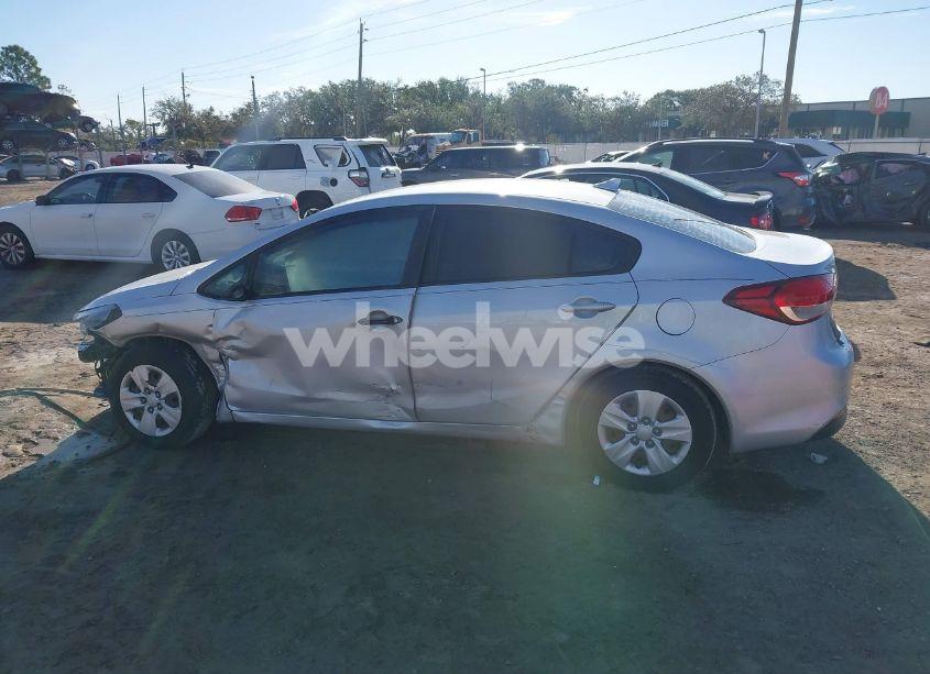 Photo 13 of 2018 Kia Forte LX (VIN 3KPFK4A79JE183575)