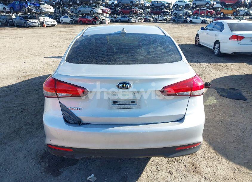 Photo 15 of 2018 Kia Forte LX (VIN 3KPFK4A79JE183575)