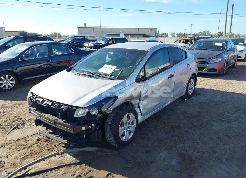 Photo 2 of 2018 Kia Forte LX (VIN 3KPFK4A79JE183575)