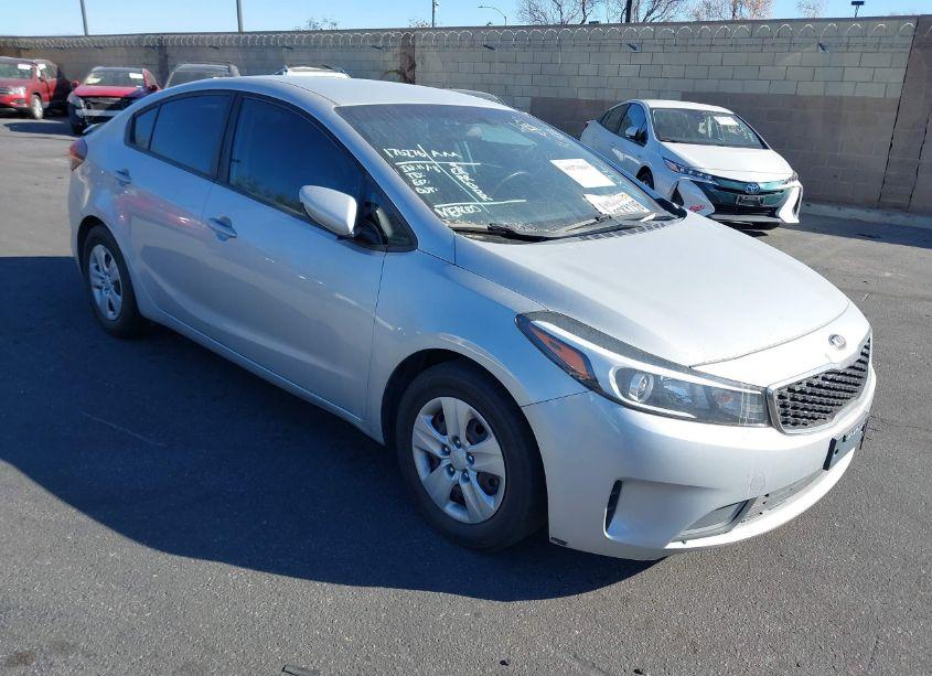 2018 Kia Forte LX (VIN 3KPFK4A79JE184757) main photo