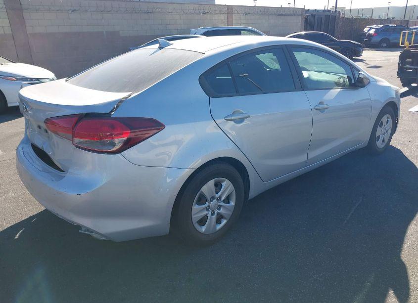 Photo 4 of 2018 Kia Forte LX (VIN 3KPFK4A79JE184757)
