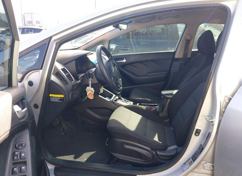 Photo 5 of 2018 Kia Forte LX (VIN 3KPFK4A79JE184757)